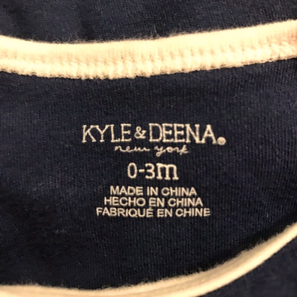 6-piece bundle 0-3 & 6 months onesies - Picture 7 of 9